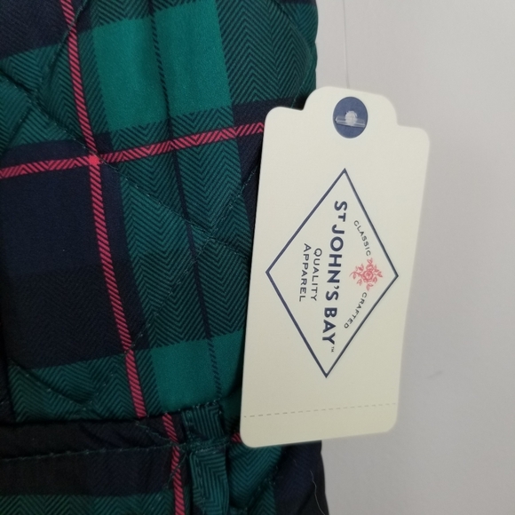 St. John's Bay Plaid Puffer Vest Medium NWT - Picture 4 of 6